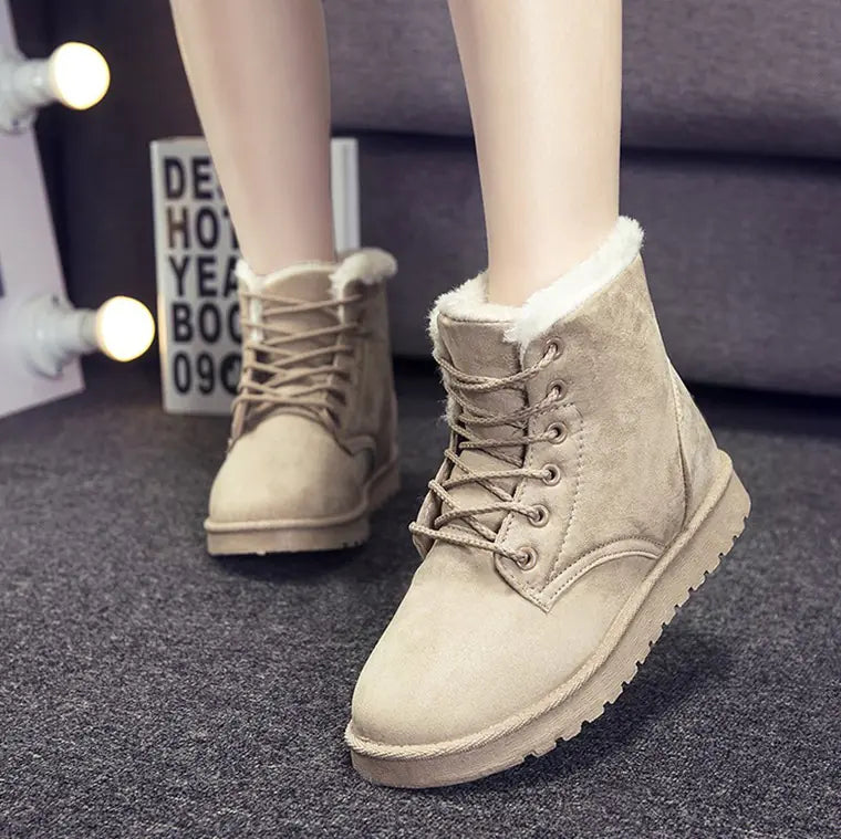 Snow Boots with Adjustable Laces